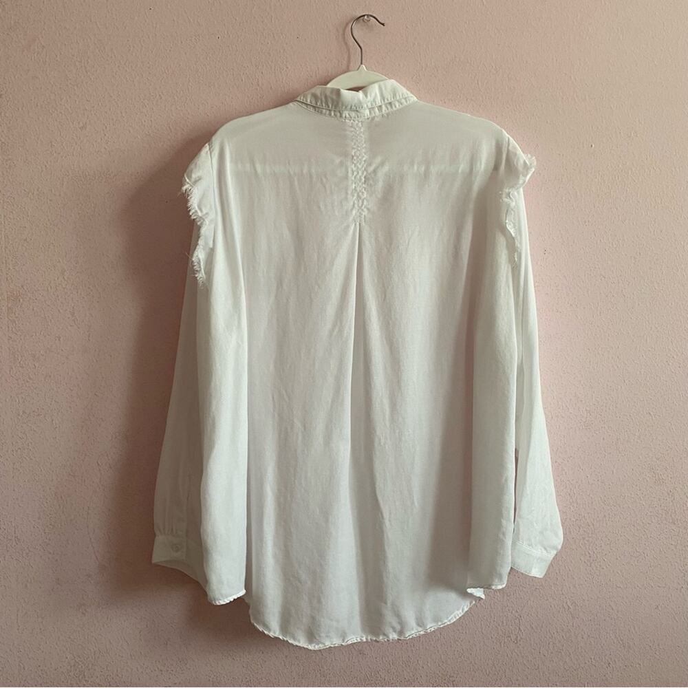 Cloth & Stone Anthropologie Minimal Boho Chic Fray Ruffle Shoulder Button Down - Picture 7 of 9